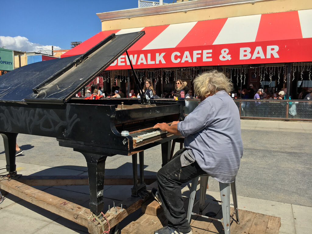 Incredibly talented pianist performs outside Sidewalk Cafe, Venice Beach