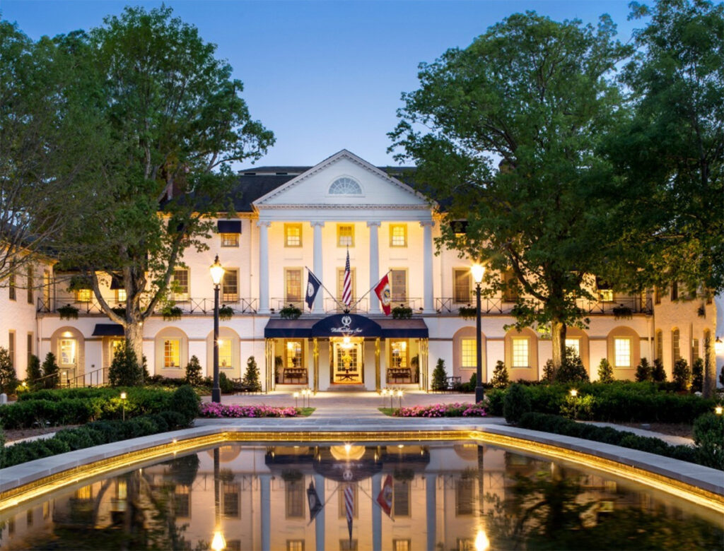 The elegant Williamsburg Inn at dusk